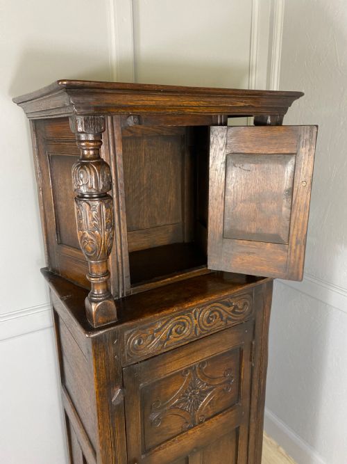NARROW OAK COURT CUPBOARD - ADDITIONAL PHOTO 4