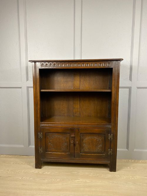 small ipswich oak bookcase - CATEGORY: ANTIQUE BOOKCASES - DATED 1930