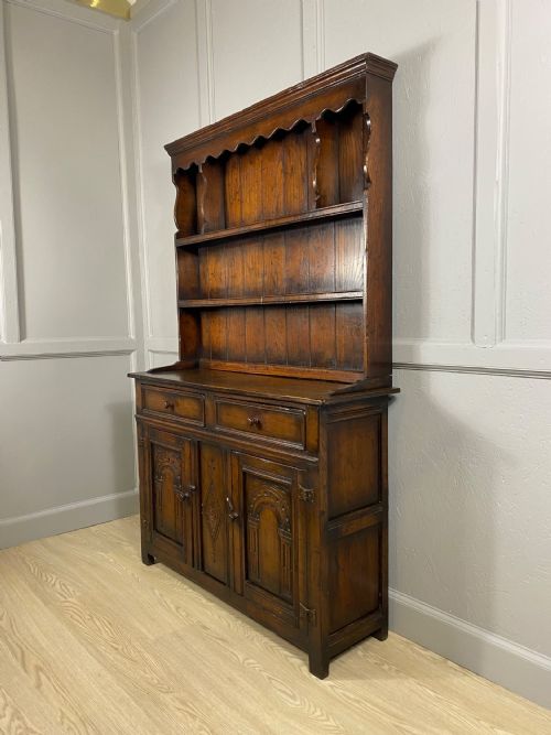 small distressed ipswich oak dresser - CATEGORY: ANTIQUE DRESSERS - DATED 1930