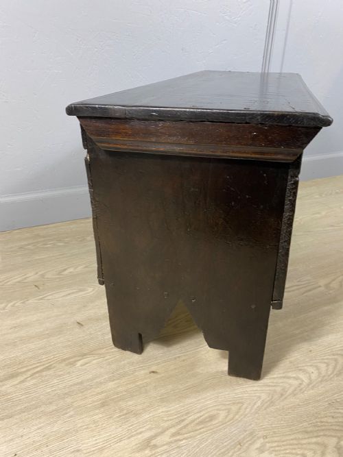 18TH CENTURY DARK OAK COFFER - ADDITIONAL PHOTO 2