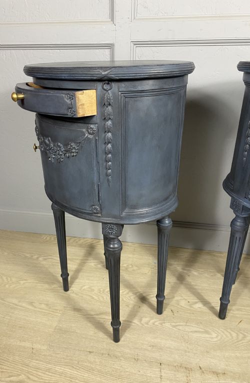 PAIR OF FRENCH OVAL BLUE PAINTED BEDSIDE CABINETS - ADDITIONAL PHOTO 3