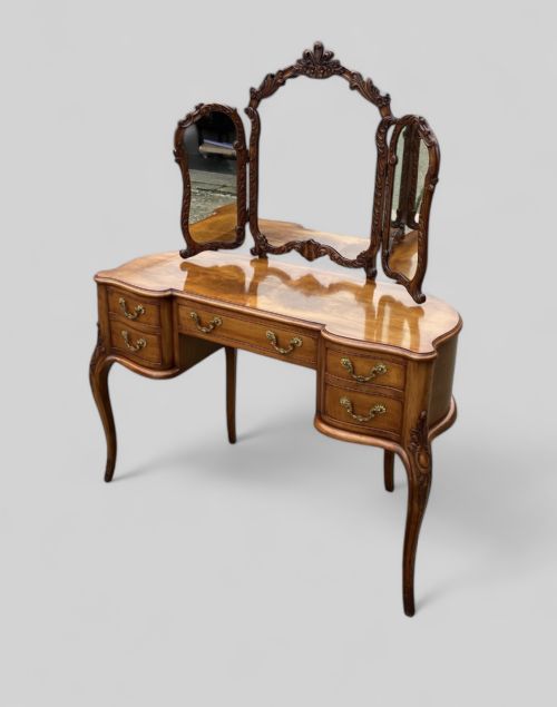 walnut dressing table - CATEGORY: ANTIQUE DRESSING TABLES - DATED 1930