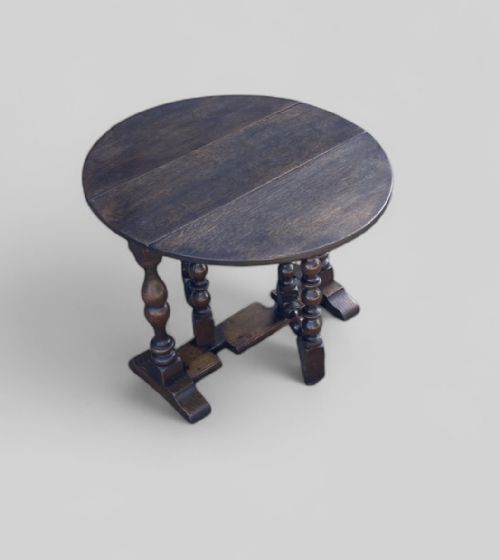 SMALL OAK GATELEG COFFEE TABLE - ADDITIONAL PHOTO 2