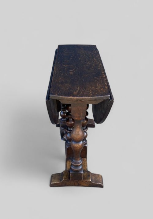 SMALL OAK GATELEG COFFEE TABLE - ADDITIONAL PHOTO 4