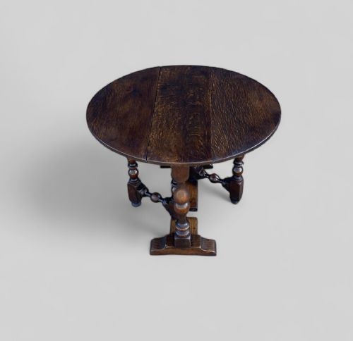SMALL OAK GATELEG COFFEE TABLE - ADDITIONAL PHOTO 6
