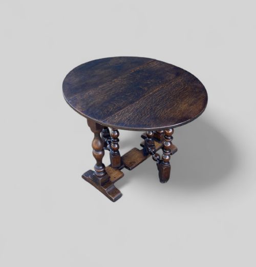 SMALL OAK GATELEG COFFEE TABLE - ADDITIONAL PHOTO 8