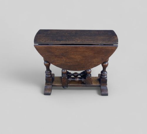 SMALL OAK GATELEG COFFEE TABLE - ADDITIONAL PHOTO 9