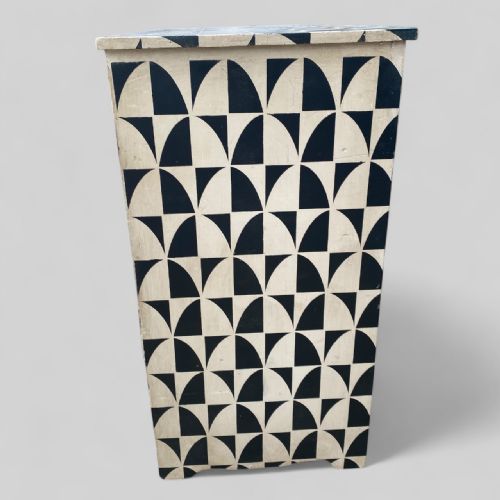VICTORIAN PAINTED GEOMETRIC CHEST OF DRAWERS - ADDITIONAL PHOTO 6