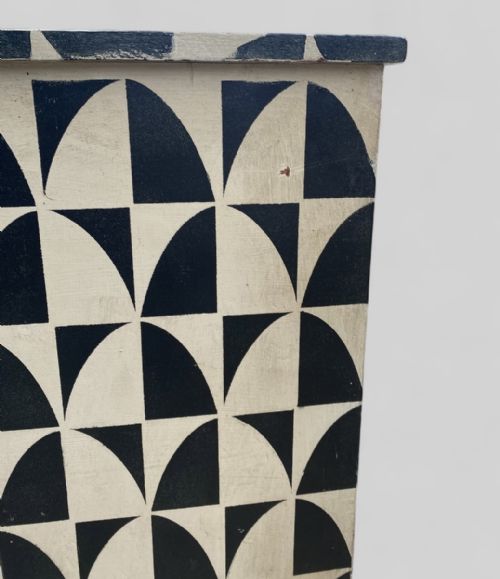 VICTORIAN PAINTED GEOMETRIC CHEST OF DRAWERS - ADDITIONAL PHOTO 12