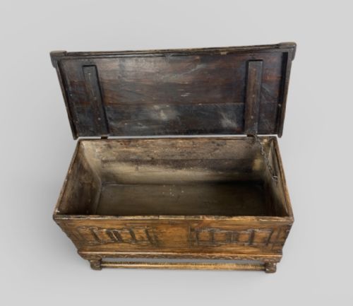 1920S PINE COFFER ELIZABETHAN STYLE - ADDITIONAL PHOTO 2