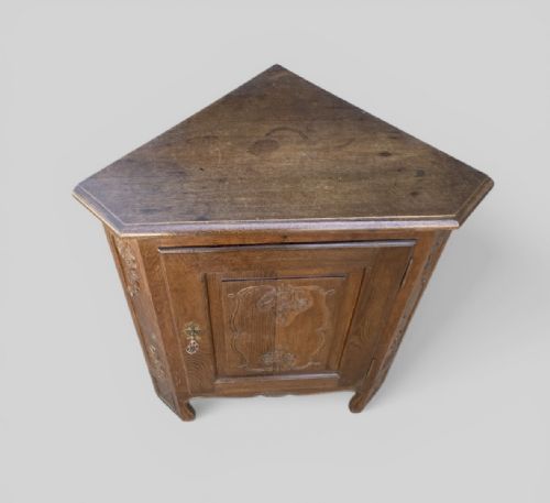 LATE 19TH CENTURY FRENCH OAK PROVINCIAL CORNER CUPBOARD - ADDITIONAL PHOTO 6