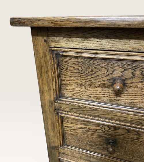 SMALL PAIR OF OAK CHESTS OF DRAWERS - ADDITIONAL PHOTO 8