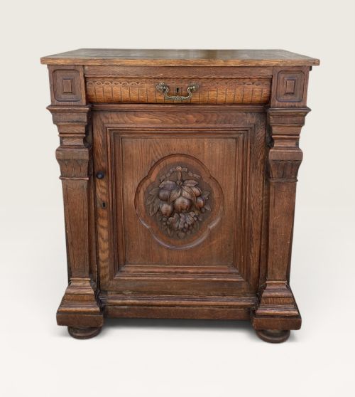 LATE 19TH CENTURY FRENCH CARVED OAK SIDE CABINET - ADDITIONAL PHOTO 3