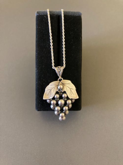 DANISH SILVER PENDANT WITH GRAPES 1950S - ADDITIONAL PHOTO 3
