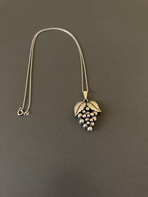 danish silver pendant with grapes 1950s - CATEGORY: ANTIQUE JEWELLERY - DATED 1950