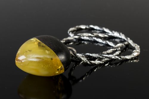 DANISH AMBER PENDANT SET IN BLACK BEECH WOOD 1960S - ADDITIONAL PHOTO 5