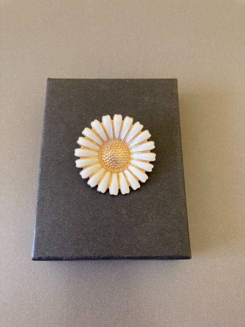 DANISH SILVER GILT AND WHITE ENAMEL BROOCH 1950S BY BERNHARD HERTZ - ADDITIONAL PHOTO 5