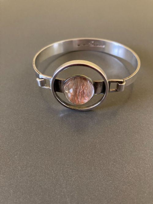 finnish silver bangle with rutilated rose quartz - CATEGORY: ANTIQUE JEWELLERY - DATED 1960