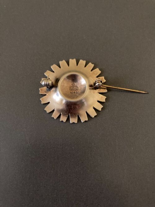 DANISH SILVER GILT AND ENAMEL DAISY BROOCH 1950S - ADDITIONAL PHOTO 2