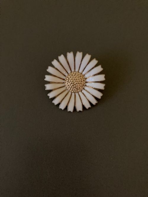 DANISH SILVER AND ENAMEL DAISY BROOCH 1950S - ADDITIONAL PHOTO 3