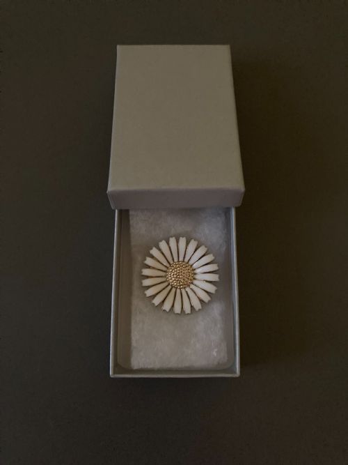 DANISH SILVER AND ENAMEL DAISY BROOCH 1950S - ADDITIONAL PHOTO 4