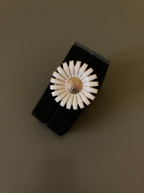 GEORG JENSEN DANISH SILVER GILT AND ENAMEL DAISY BROOCHPENDANT 1950S - ADDITIONAL PHOTO 3