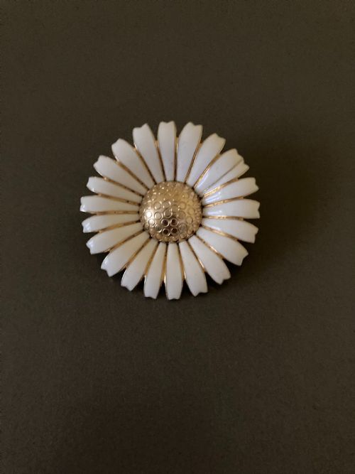 danish silver gilt and enamel daisy brooch 1950s by anton michelsen - CATEGORY: ANTIQUE JEWELLERY - DATED 1950