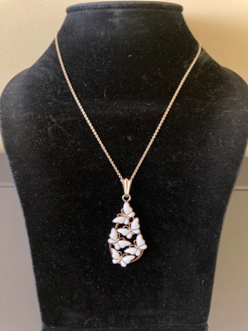 DANISH SILVER GILT AND WHITE ENAMEL PENDANT WITH BUTTERFLIES 1960S - ADDITIONAL PHOTO 2