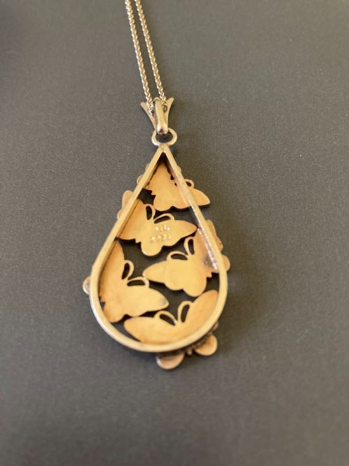 DANISH SILVER GILT AND WHITE ENAMEL PENDANT WITH BUTTERFLIES 1960S - ADDITIONAL PHOTO 3
