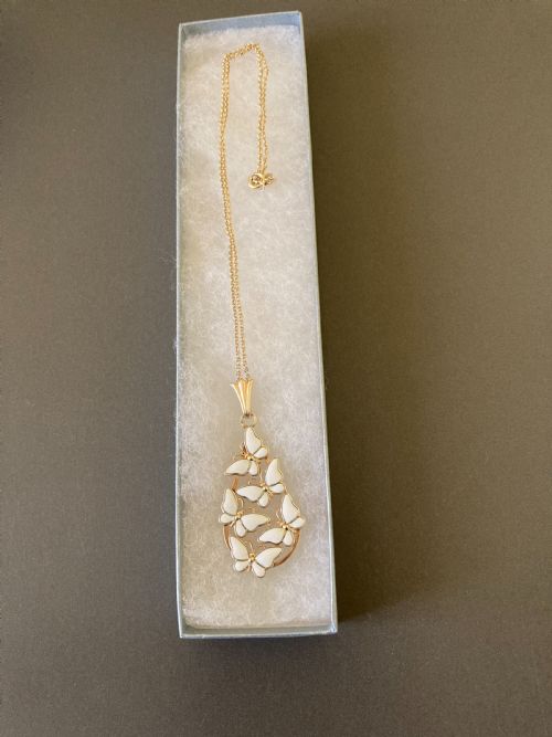 DANISH SILVER GILT AND WHITE ENAMEL PENDANT WITH BUTTERFLIES 1960S - ADDITIONAL PHOTO 4
