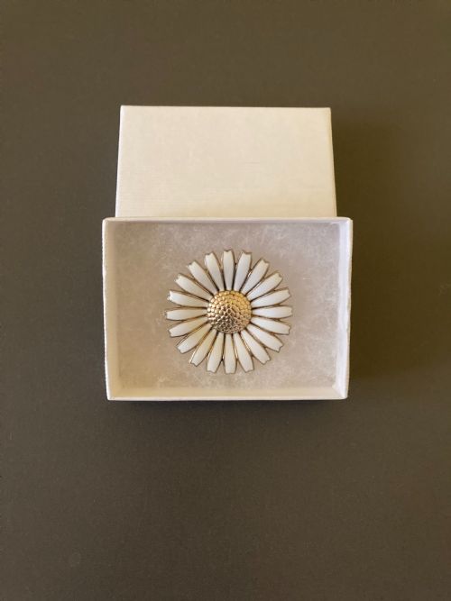 DANISH SILVER GILT AND ENAMEL DAISY BROOCH 1950S - ADDITIONAL PHOTO 4