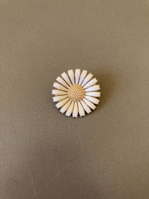 DANISH SILVER GILT AND ENAMEL DAISY BROOCH 1950S - ADDITIONAL PHOTO 3