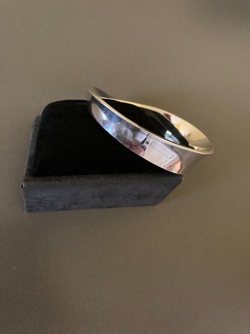 GEORG JENSEN MOEBIUS SILVER BANGLE BY VIVIANNA TORUN BULOW HUBE - ADDITIONAL PHOTO 1