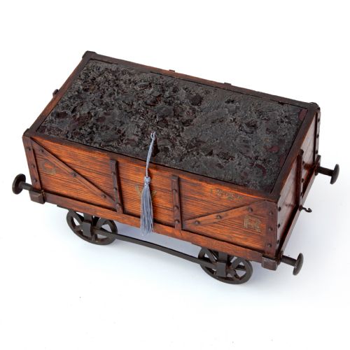 OAK SMOKERS CABINET IN THE FORM OF A GWR COAL WAGON - ADDITIONAL PHOTO 5