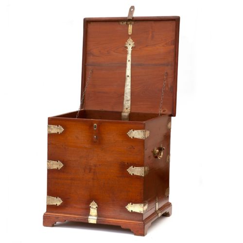 POLISHED ELM BRASS MOUNTED GENTLEMAN'S TRAVELLING CHEST - ADDITIONAL PHOTO 3