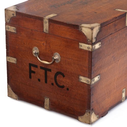 BRASS MOUNTED OAK OFFICER'S TRAVELLING CHEST WITH ORIGINAL INSCRIPTION - ADDITIONAL PHOTO 4