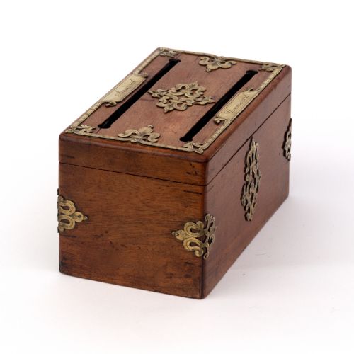 SMALL OAK AND BRASS MOUNTED CORRESPONDENCE COUNTRY HOUSE POST BOX - ADDITIONAL PHOTO 4