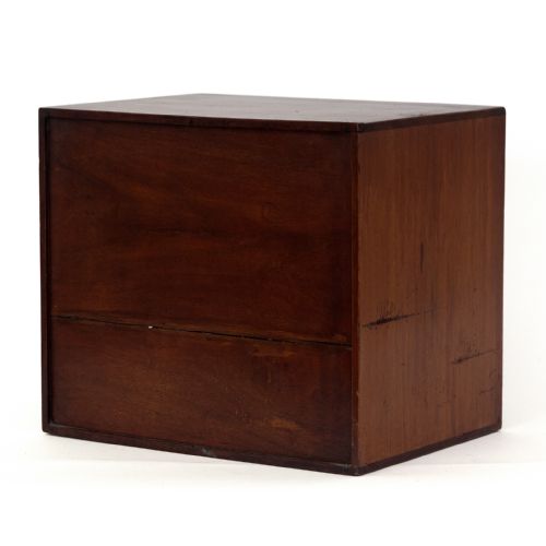 COMPACT MAHOGANY BANK OF DRAWERS WITH BRASS DROP HANDLES - ADDITIONAL PHOTO 4