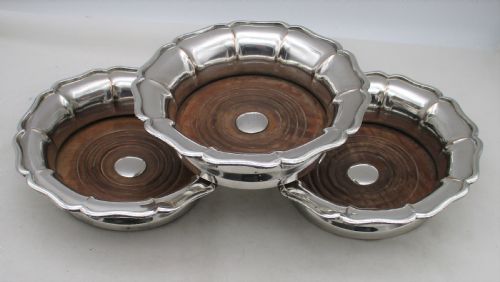 FINE SET OF 3 OLD SHEFFIELD PLATED WINE BOTTLE COASTERS C1830 - ADDITIONAL PHOTO 2
