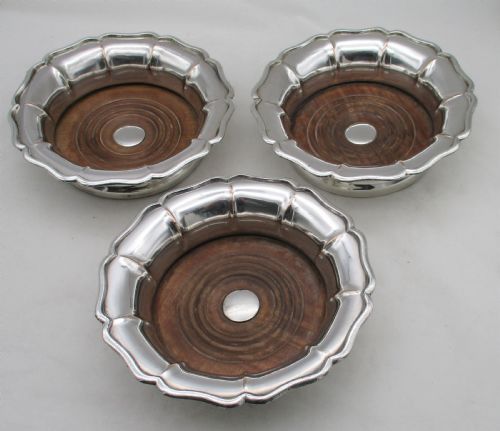 FINE SET OF 3 OLD SHEFFIELD PLATED WINE BOTTLE COASTERS C1830 - ADDITIONAL PHOTO 3
