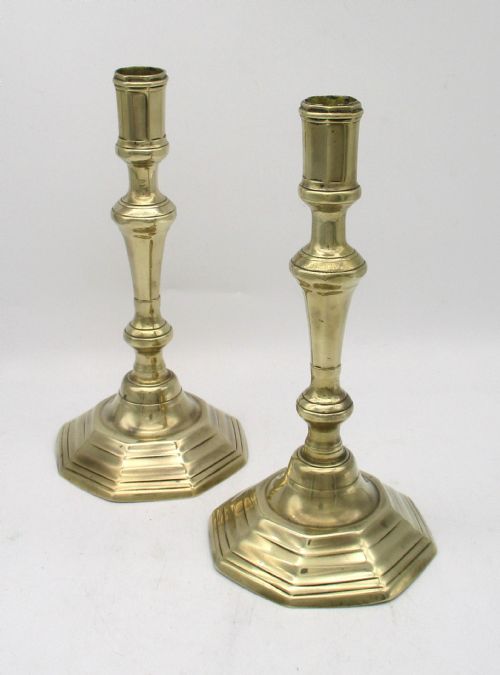 PAIR OF 18TH19TH CENTURY BRASS CANDLESTICKS - ADDITIONAL PHOTO 1