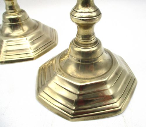 PAIR OF 18TH19TH CENTURY BRASS CANDLESTICKS - ADDITIONAL PHOTO 3