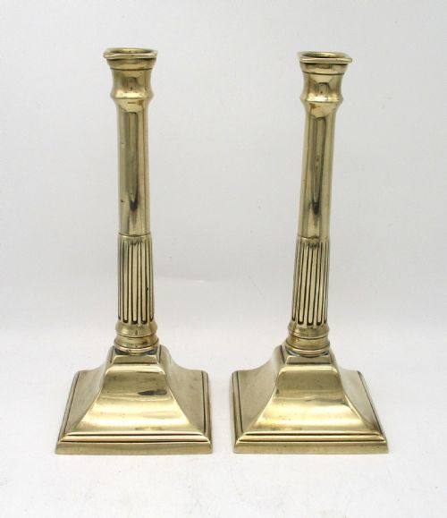 GOOD PAIR OF BRASS COLUMN CANDLESTICKS 18TH19TH CENTURY - ADDITIONAL PHOTO 1