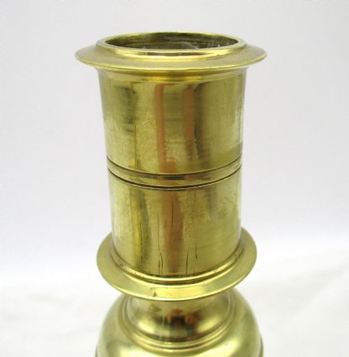 FINE PAIR OF BRASS CANDLESTICKS C1900 - ADDITIONAL PHOTO 4