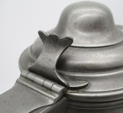 19TH CENTURY PAIR OF PEWTER COMMUNION FLAGONSJUGS - ADDITIONAL PHOTO 4