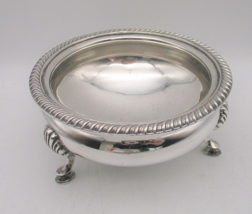 Unusual Set of 4 Large Silver Plated Bowls  - Diameter 14.5cm View III