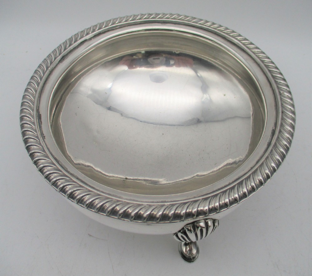 Unusual Set of 4 Large Silver Plated Bowls  - Diameter 14.5cm View IV