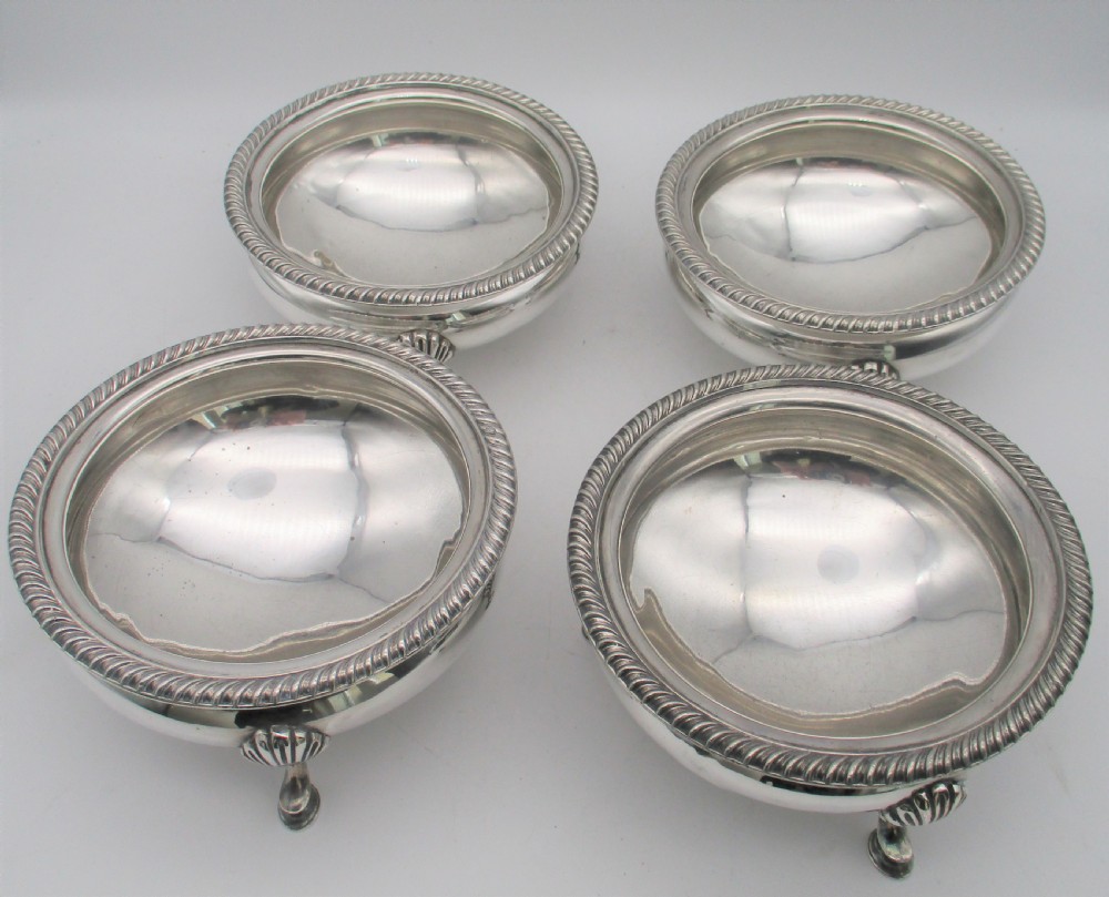 Unusual Set of 4 Large Silver Plated Bowls  - Diameter 14.5cm View VII