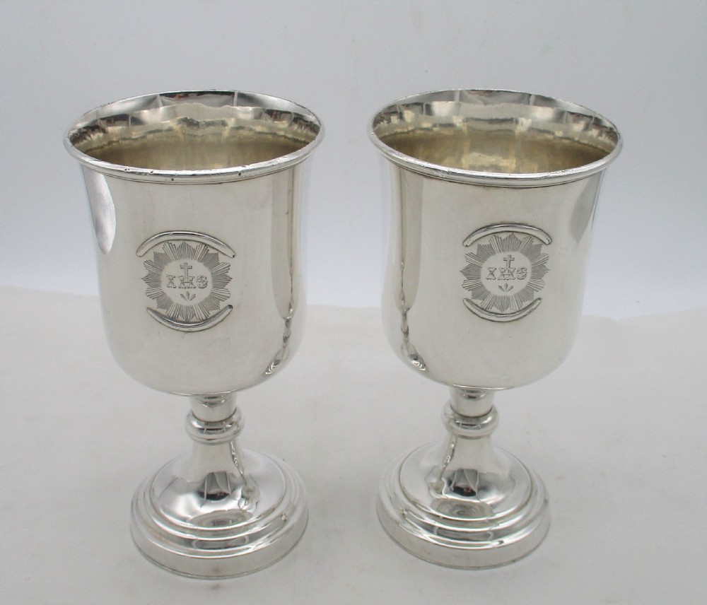 Fine 19th Century Boxed Silver Plated Communion Set View XI