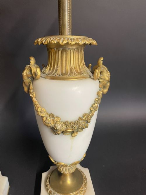A PAIR OF WHITE MARBLE LAMPS - ADDITIONAL PHOTO 1